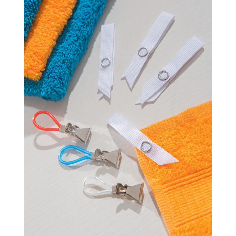 Witte ophangers met knijpklem