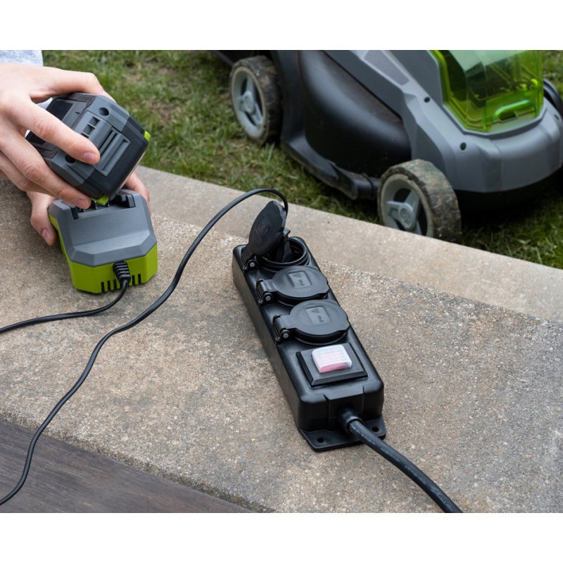 Brennenstuhl buitenstekkerdoos 3-voudig IP44 zwart met schakelaar